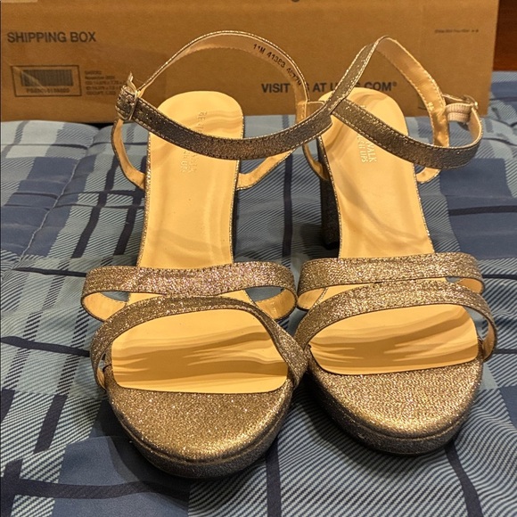New Benjamin Walk Touch Ups Glittering Gold Strappy Heels size 11 - Picture 3 of 9